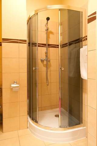 Отель Dom Sportowca Błonie - MOSiR Санок Одноместный номер с собственной ванной комнатой-1
